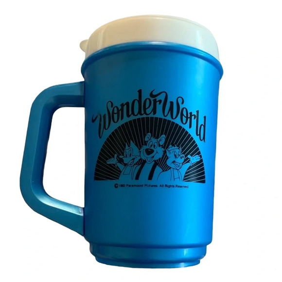 Vintage Wonder World plastic coffee mug - Picture 1 of 3
